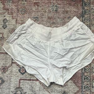 Lululemon Hottie Hot shorts 2.5 inch